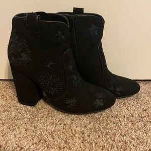 Indigo Rd short black boots
